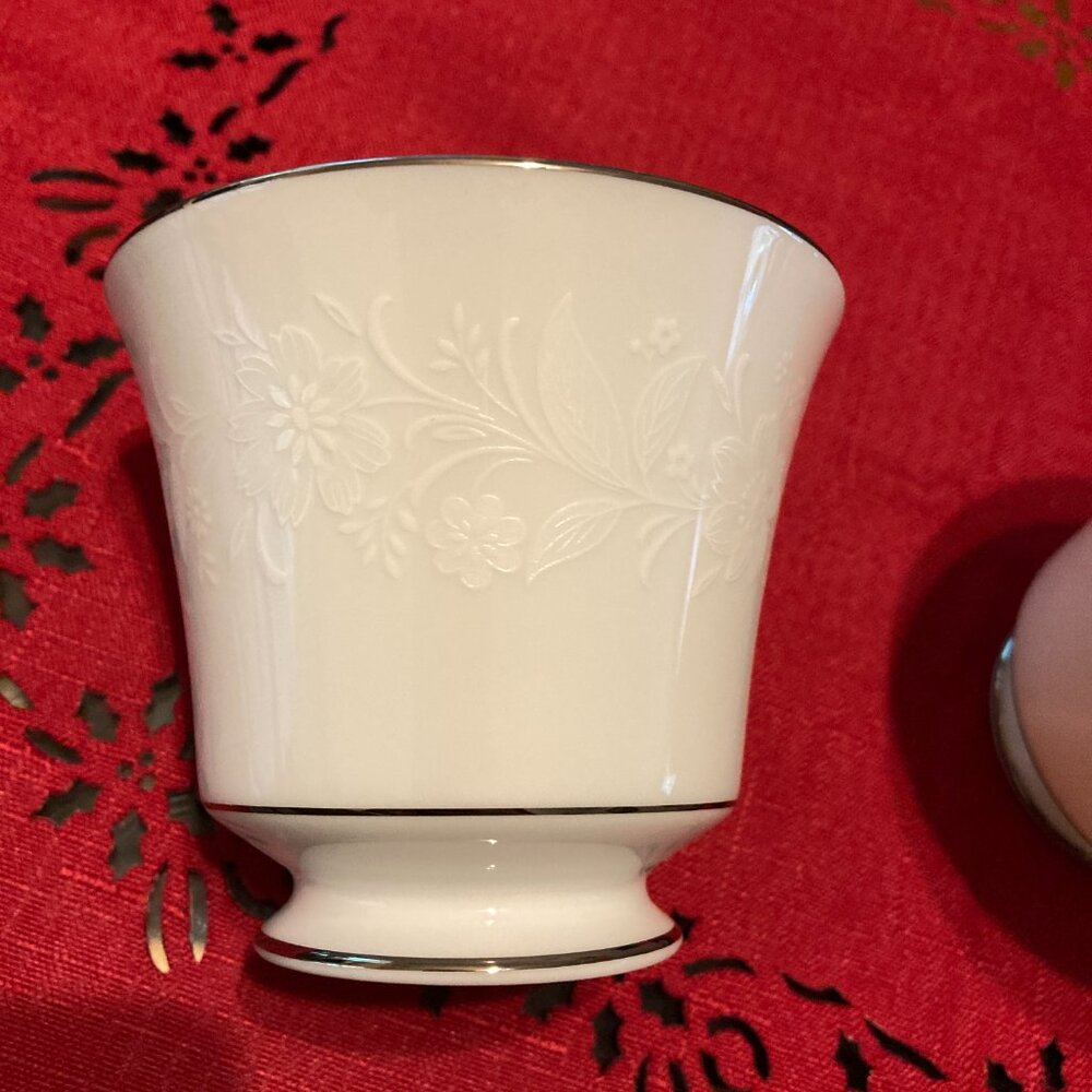 Cups - Picture 2 of 3